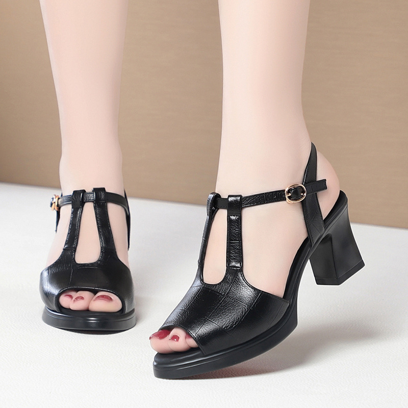 黒革のTストラップピープトゥサンダル、チャンキーヒールと調節 - Formal Women Daily Wear Sandals のレビューと価格