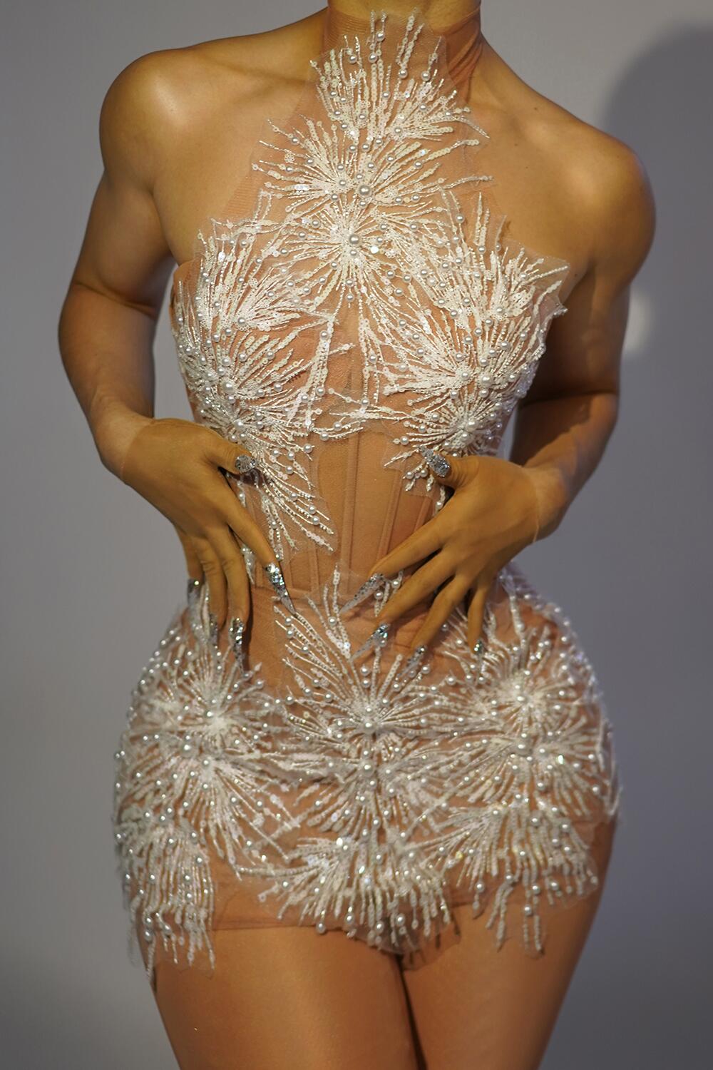 Xuehua-きらびやかなラインストーンと真珠が付いた短い雪 - Woman Formal Wear のレビューと価格