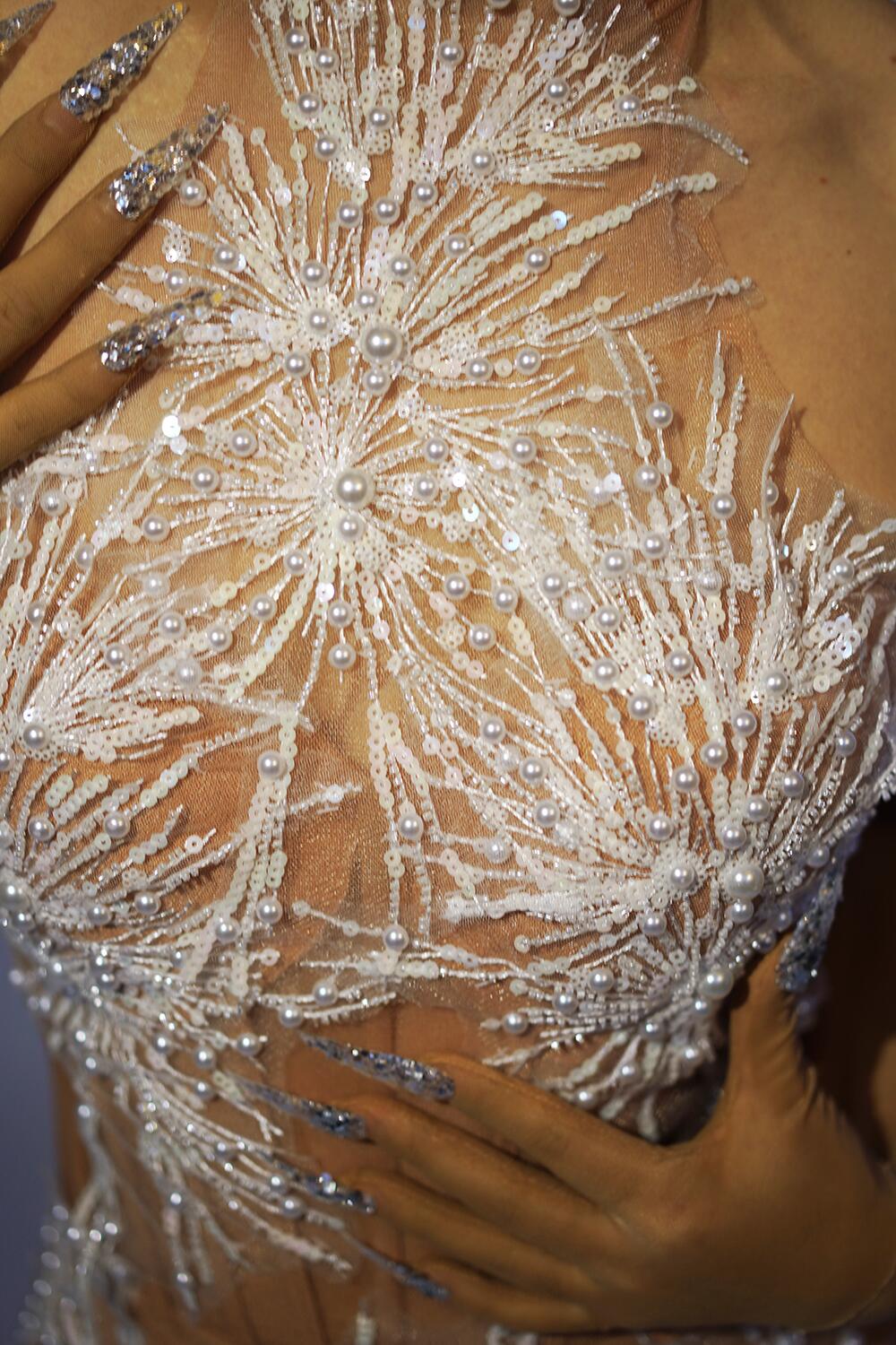 Xuehua-きらびやかなラインストーンと真珠が付いた短い雪 - Woman Formal Wear のレビューと価格