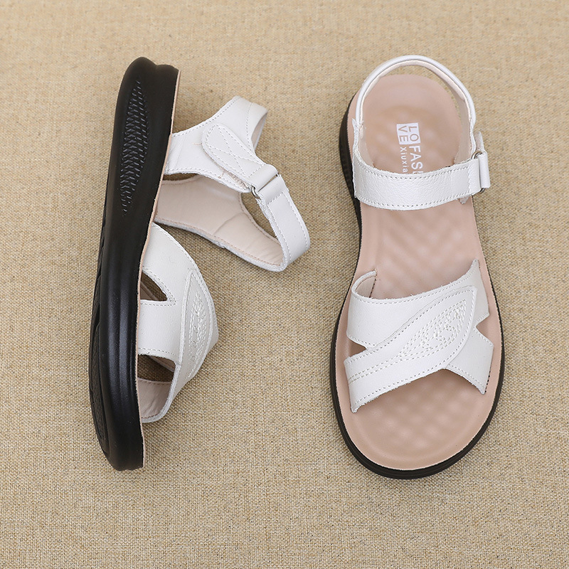 黒革のTストラップピープトゥサンダル、チャンキーヒールと調節 - Formal Women Daily Wear Sandals のレビューと価格